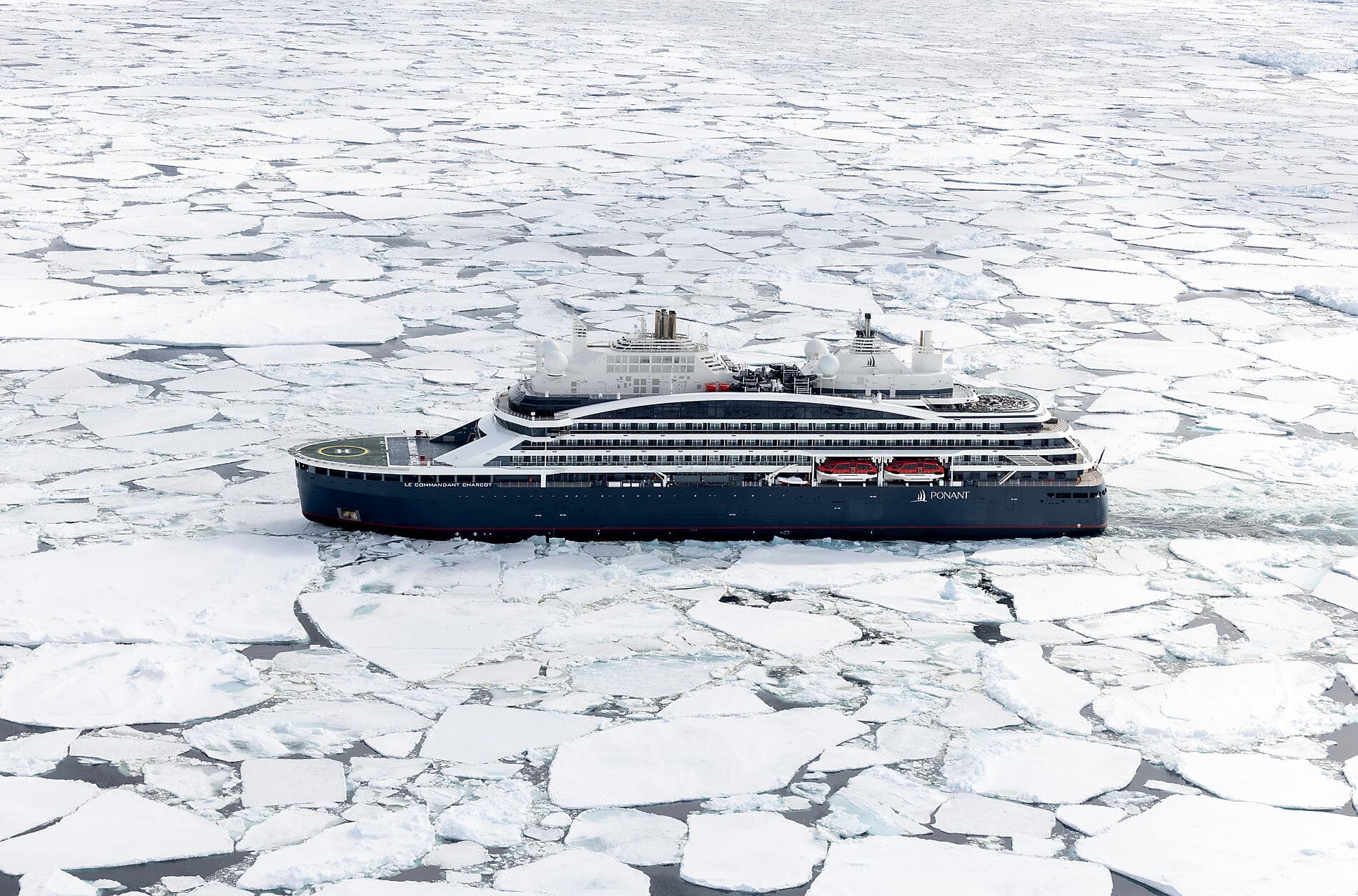 Au cœur des glaces de l'Arctique, du Svalbard au Groenland Julien Fabro