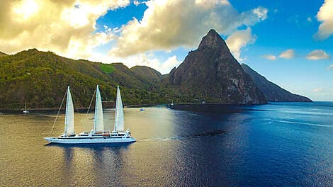 4 Févr 27 - Navigation au large des Pitons