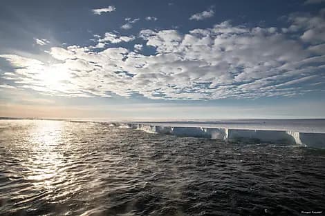 1 Mars 26 - Navigation le long de la barrière de Shackleton