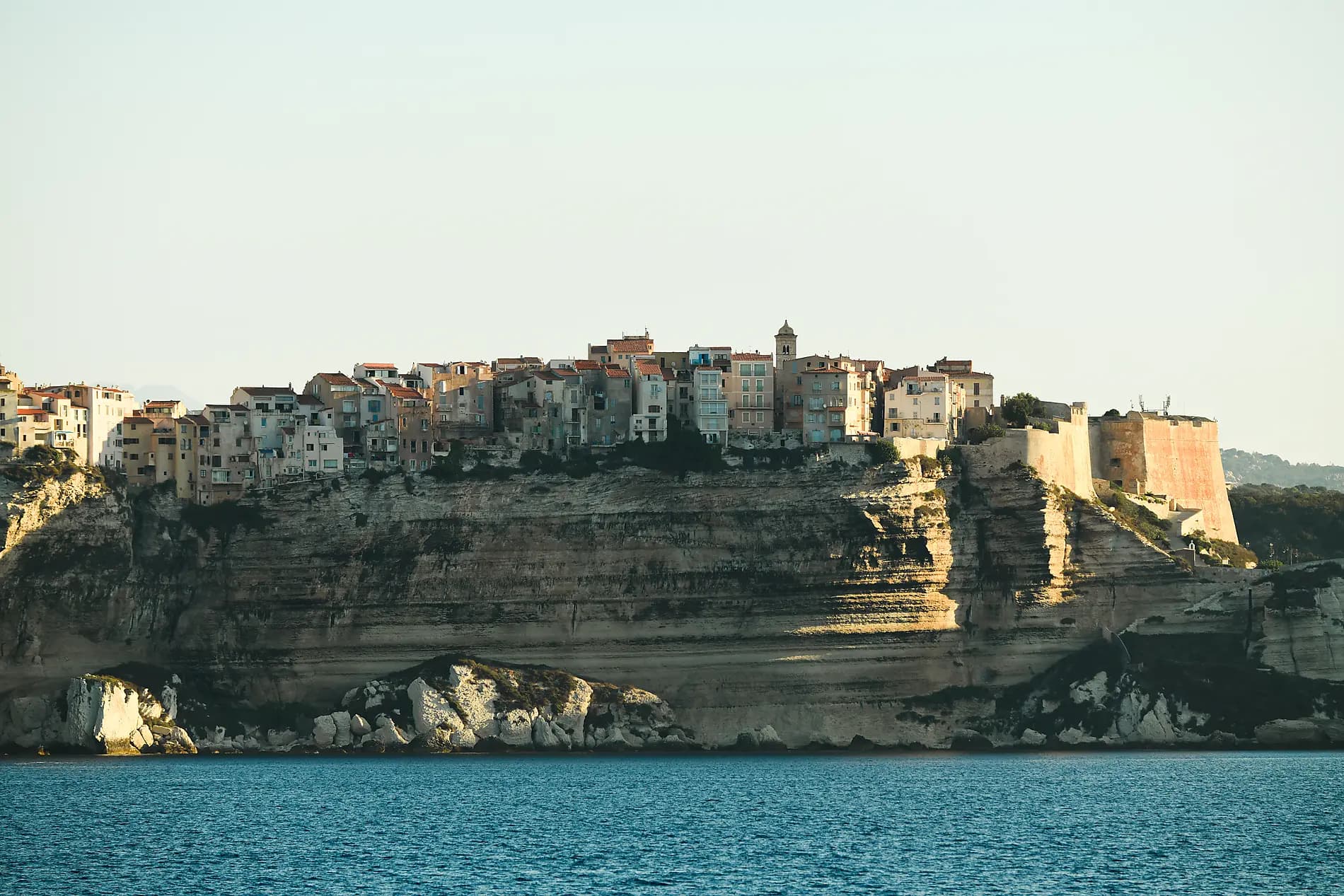 Rivages corses sous les voiles du Ponant ©Studio PONANT-Nicolas Leconte