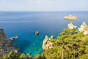Balade en bateau et visite d'un monastère à Paleokastritsa