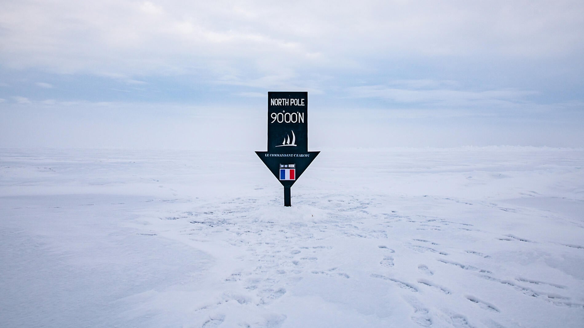 Le pôle Nord géographique et côte est du Groenland Le pôle Nord géographique et côte est du Groenland