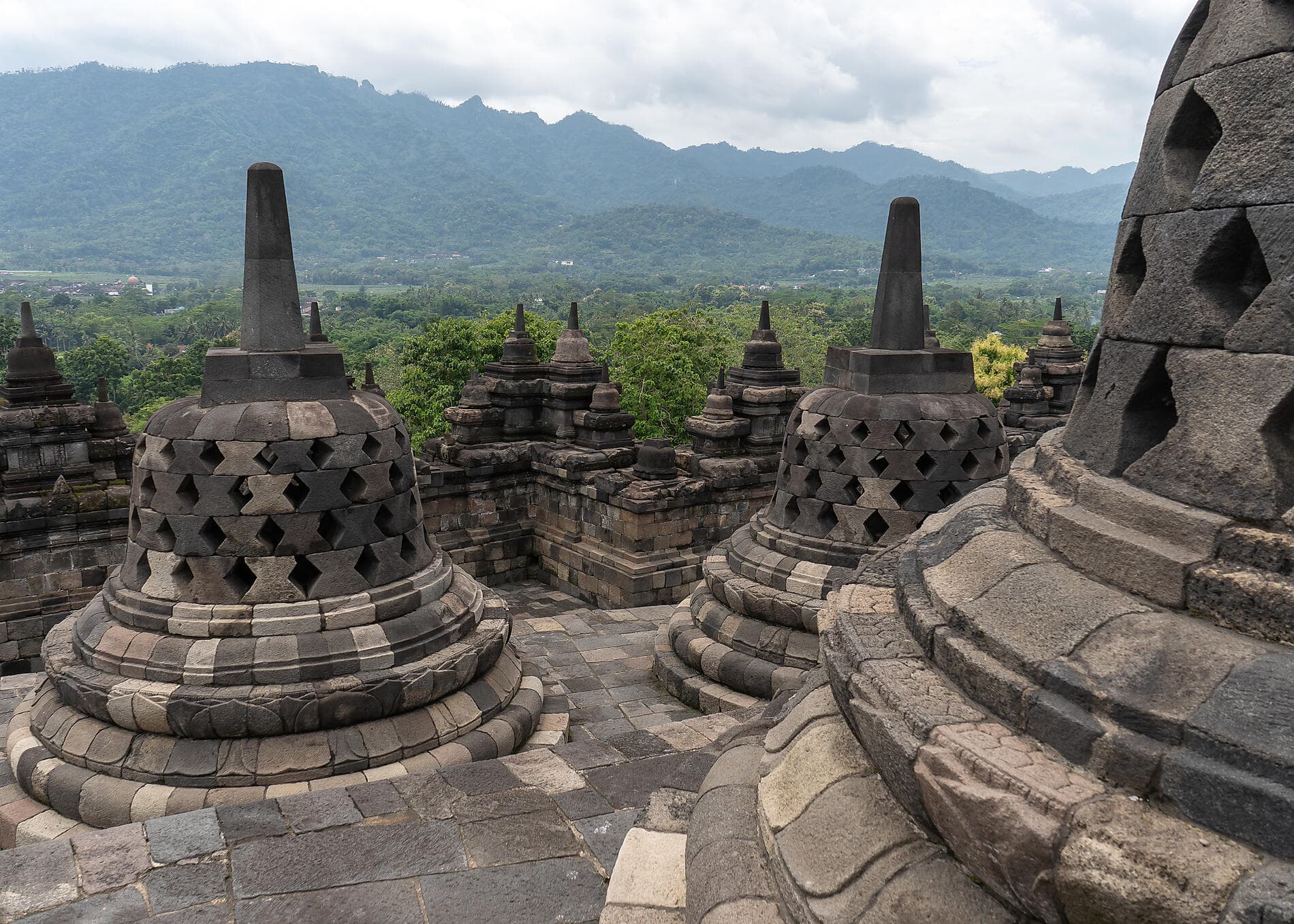 Îles, villes et volcans d’Indonésie
